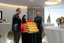 -2U8gHFitJ1WzXgEouG3t